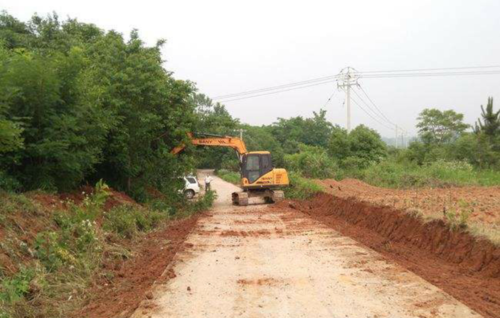 自己家里住处修路面多少钱（老家修路要自己出钱吗）-图1